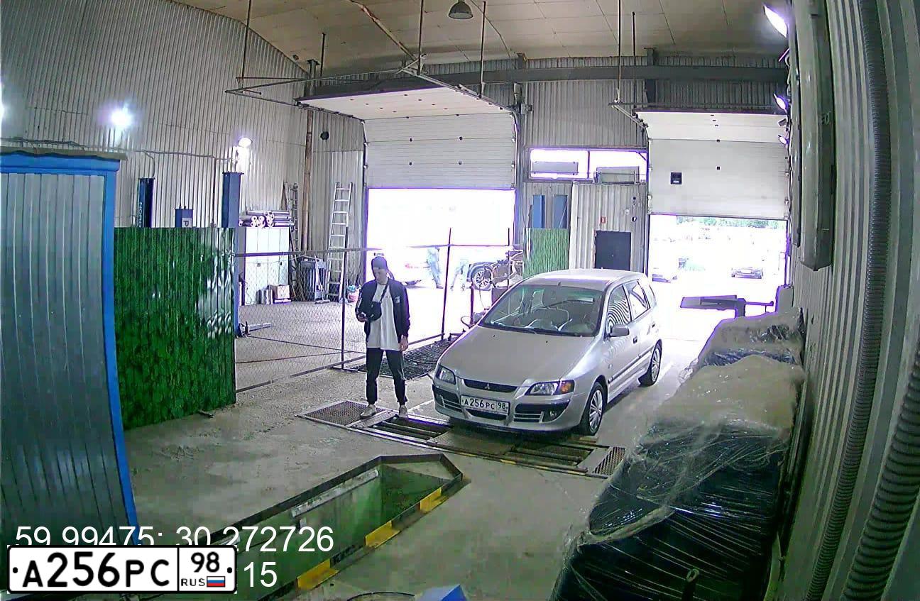 Фото автомобиля MITSUBISHI SPACE STAR 1.6, 2004 — госномер Т053ТЕ198. Цвет: Серебристый
