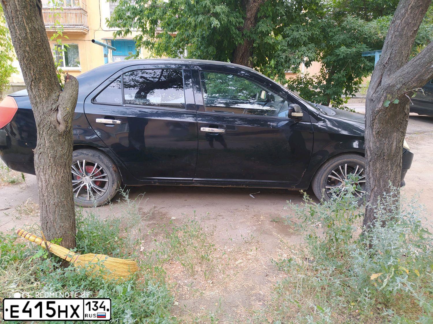 Фото автомобиля GEELY MK, 2008 — госномер К008МО134. Цвет: ЧЕРНЫЙ
