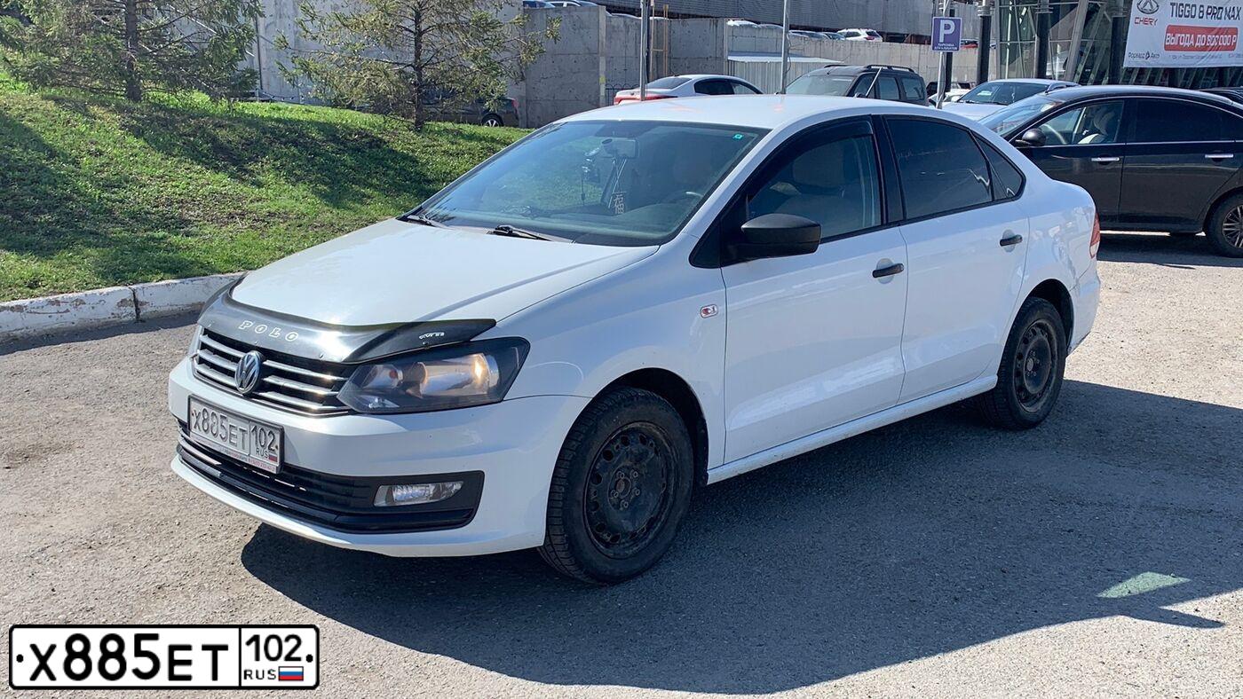 Фото автомобиля VOLKSWAGEN POLO, 2018 — госномер Х885ЕТ102. Цвет: Белый