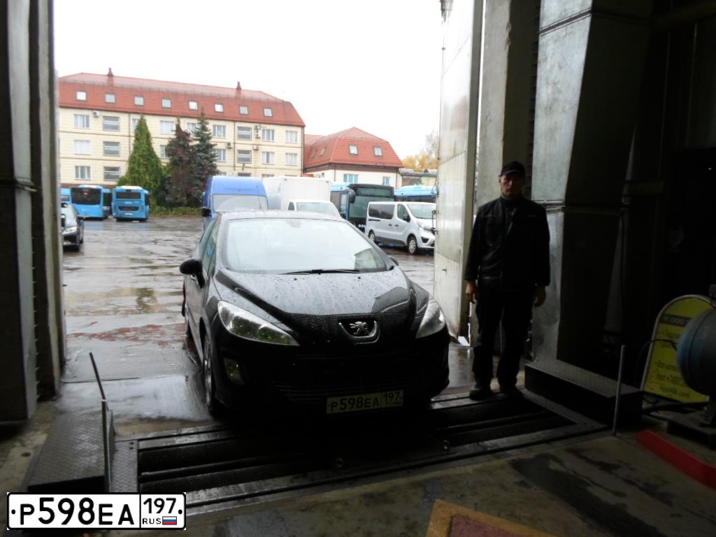Фото автомобиля PEUGEOT 308, 2010 — госномер К949МО53. Цвет: ЧЕРНЫЙ