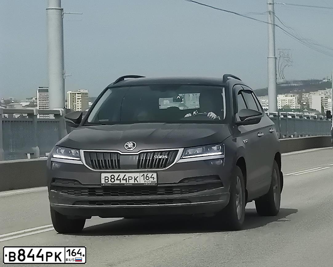 Фото автомобиля SKODA KAROQ, 2020 — госномер В844РК164. Цвет: Коричневый