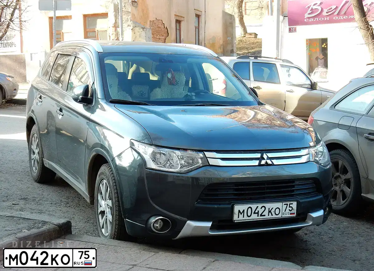 Фото автомобиля MITSUBISHI OUTLANDER, 2014 — госномер Т808КА58. Цвет: СЕРЫЙ