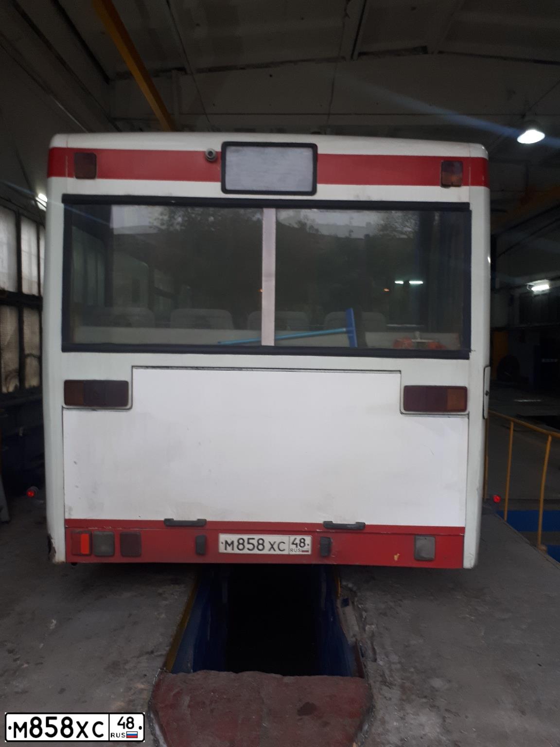 Фото автомобиля MERCEDES O 405, 1979 — госномер М858ХС48. Цвет: БЕЛЫЙ