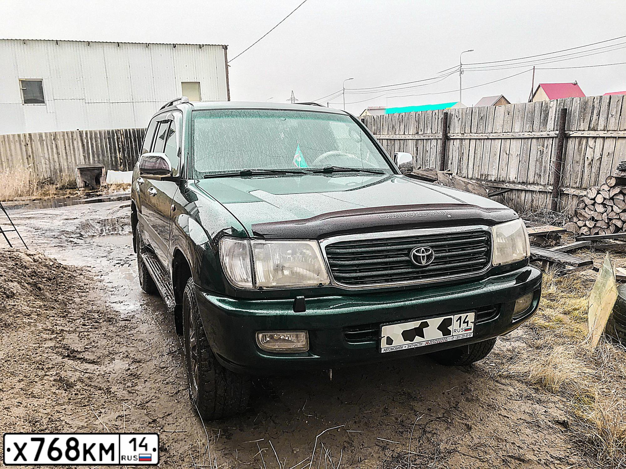 Фото автомобиля TOYOTA LANDCRUISER, 1999 — госномер Е444ТЕ96. Цвет: ЗЕЛЕНЫЙ