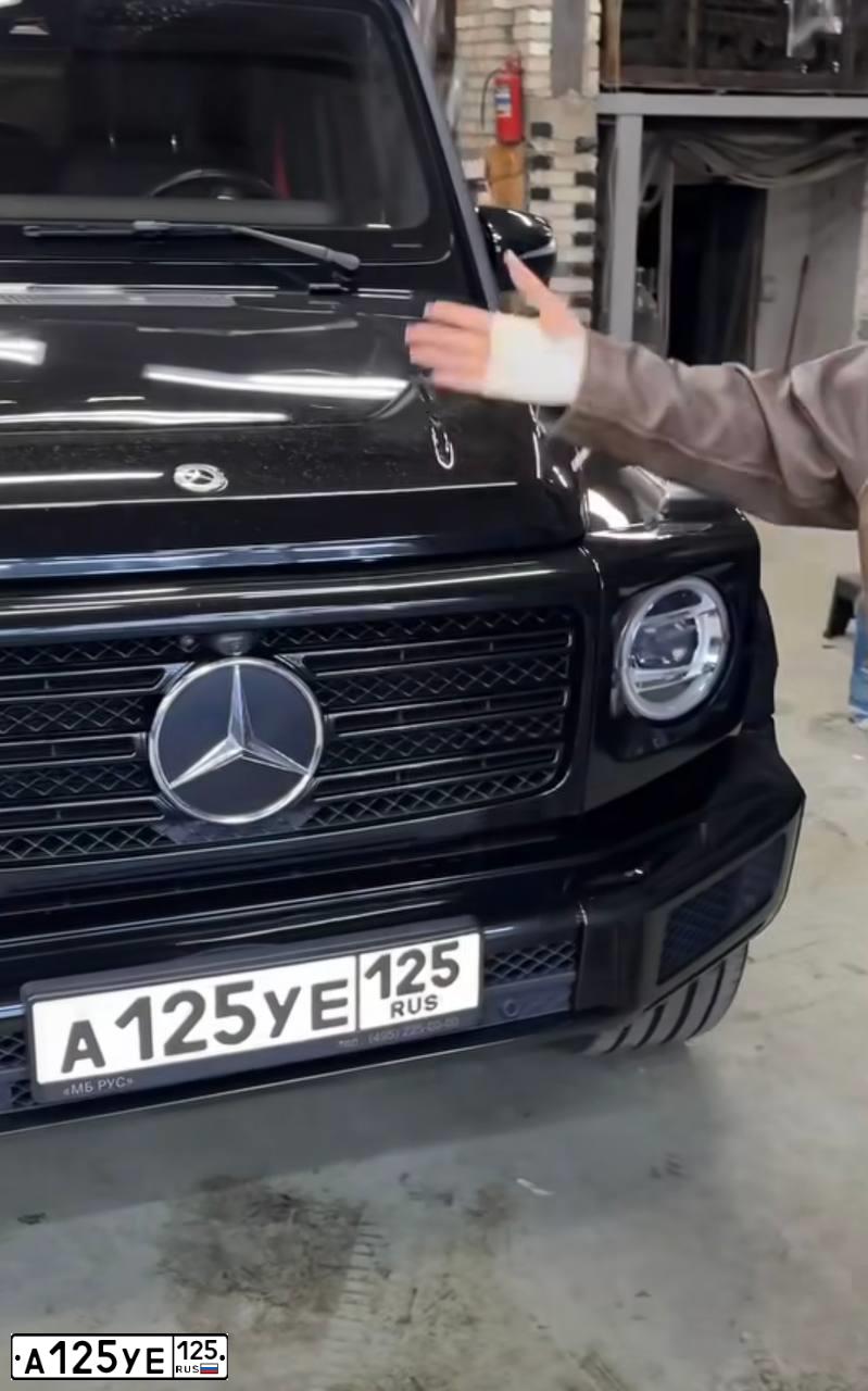 Фото автомобиля MERCEDES G-KLASSE, 2019 — госномер А125УЕ125. Цвет: ЧЕРНЫЙ