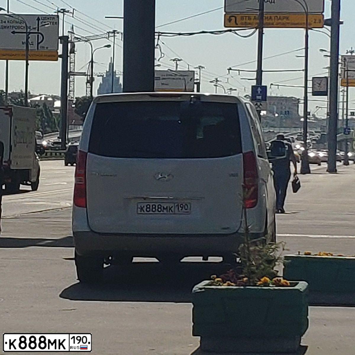 Фото автомобиля TOYOTA SEQUOIA, 2003 — госномер Х041СК790. Цвет: ЧЕРНЫЙ