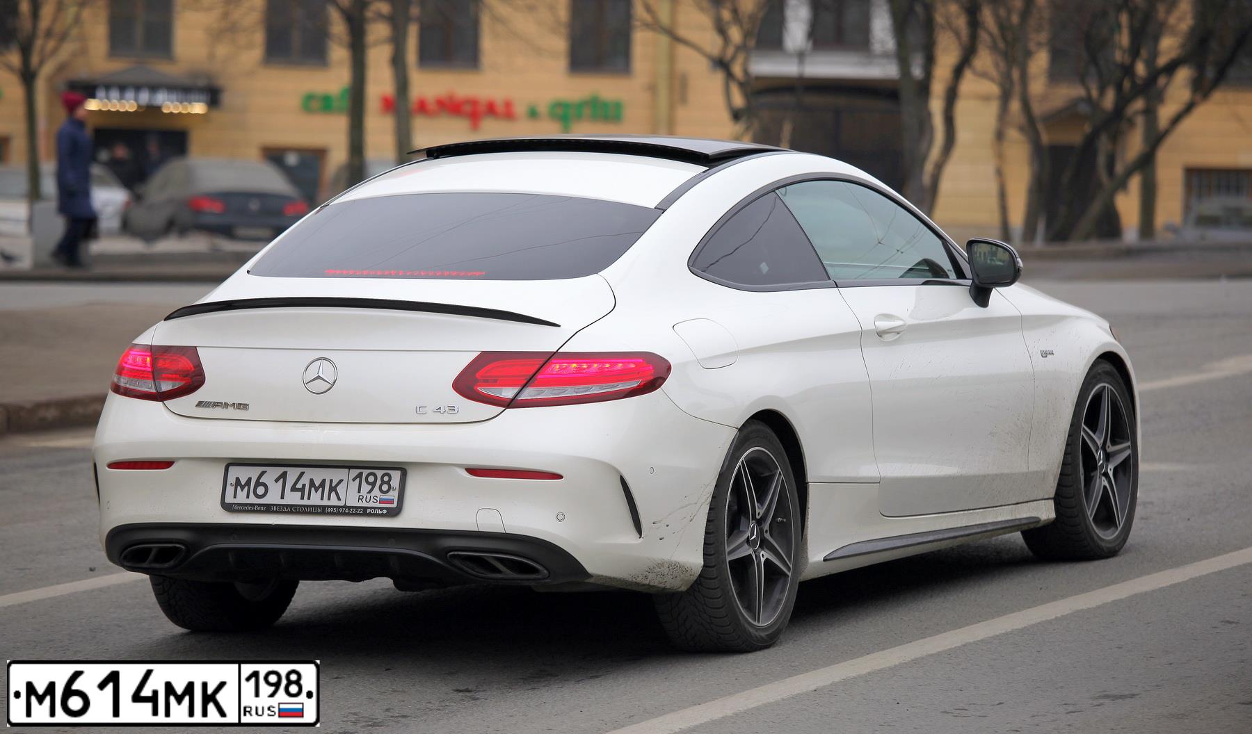 Фото автомобиля MERCEDES-BENZ C43, 2017 — госномер У113ОТ198. Цвет: Белый