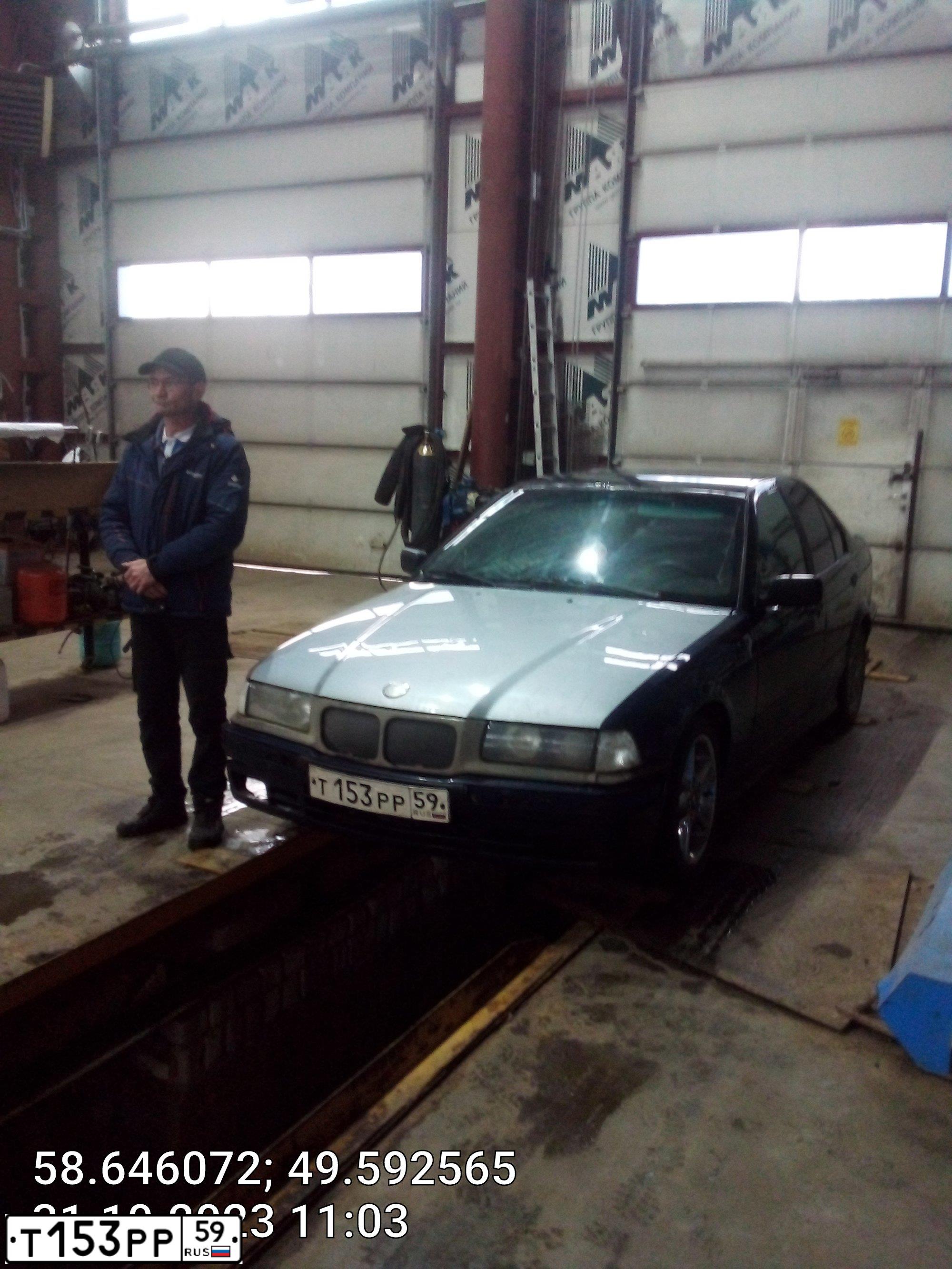 Фото автомобиля BMW SERIE 3, 1992 — госномер Р007РК43. Цвет: ЧЕРНЫЙ