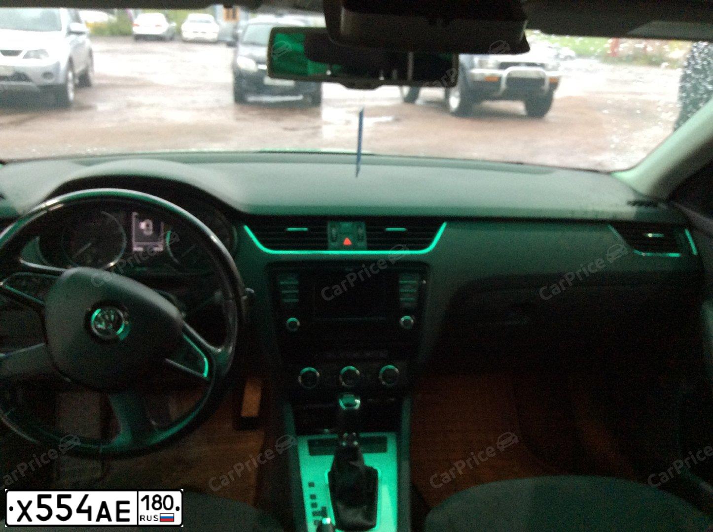 Фото автомобиля SKODA OCTAVIA, 2013 — госномер Х554АЕ180. Цвет: Белый