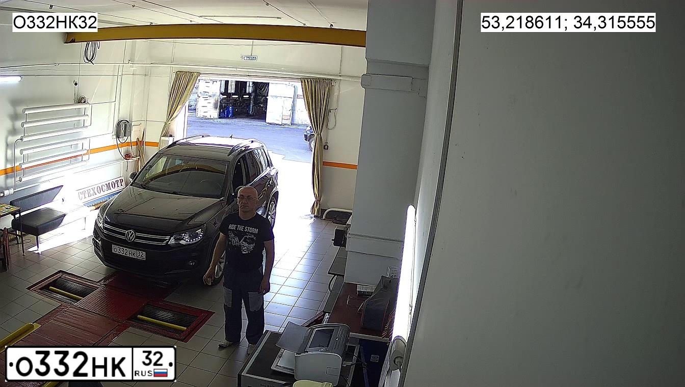 Фото автомобиля VOLKSWAGEN TIGUAN, 2015 — госномер Н717ВА32. Цвет: ТЕМНО-СЕРЫЙ