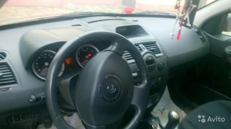 Фото автомобиля RENAULT MEGANE, 2004 — госномер Х052НН750. Цвет: ЧЕРНЫЙ
