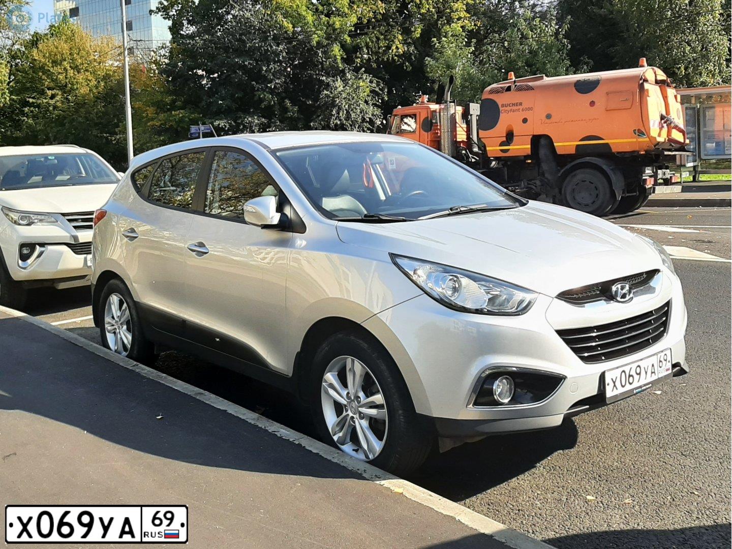 Фото автомобиля HYUNDAI IX35, 2012 — госномер Х069УА69. Цвет: Серый