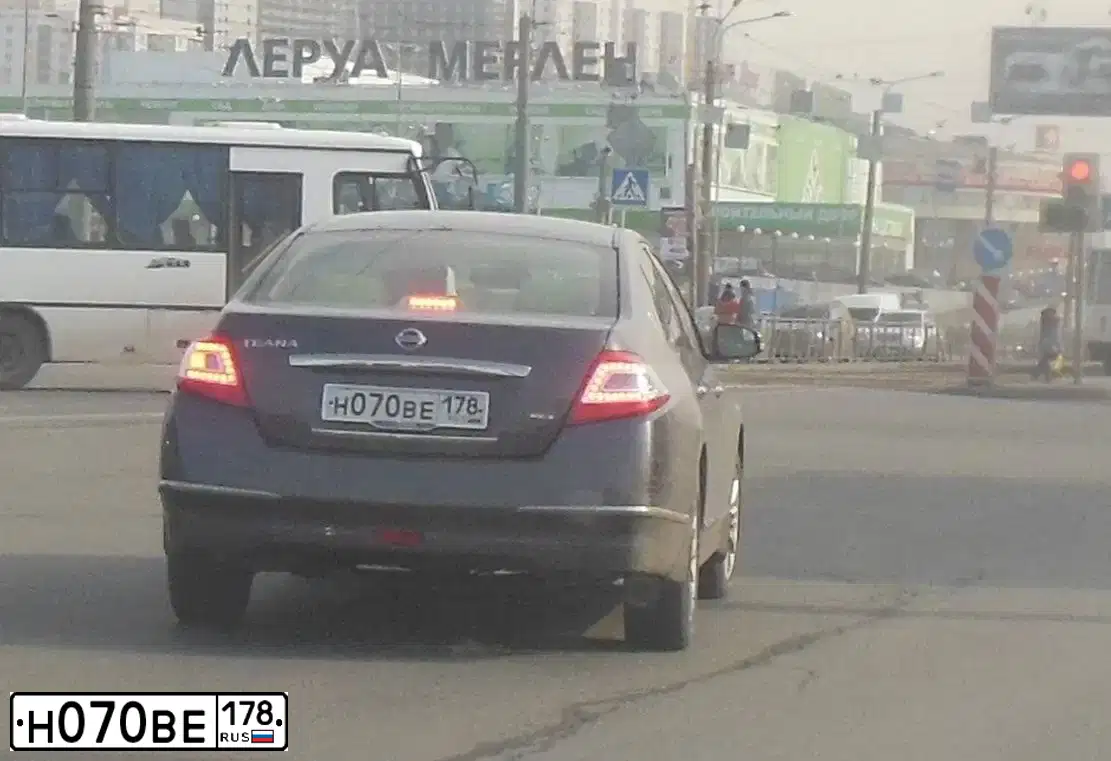 Фото автомобиля NISSAN TEANA, 2012 — госномер Р250МК46. Цвет: СЕРО-СИРЕНЕВЫЙ
