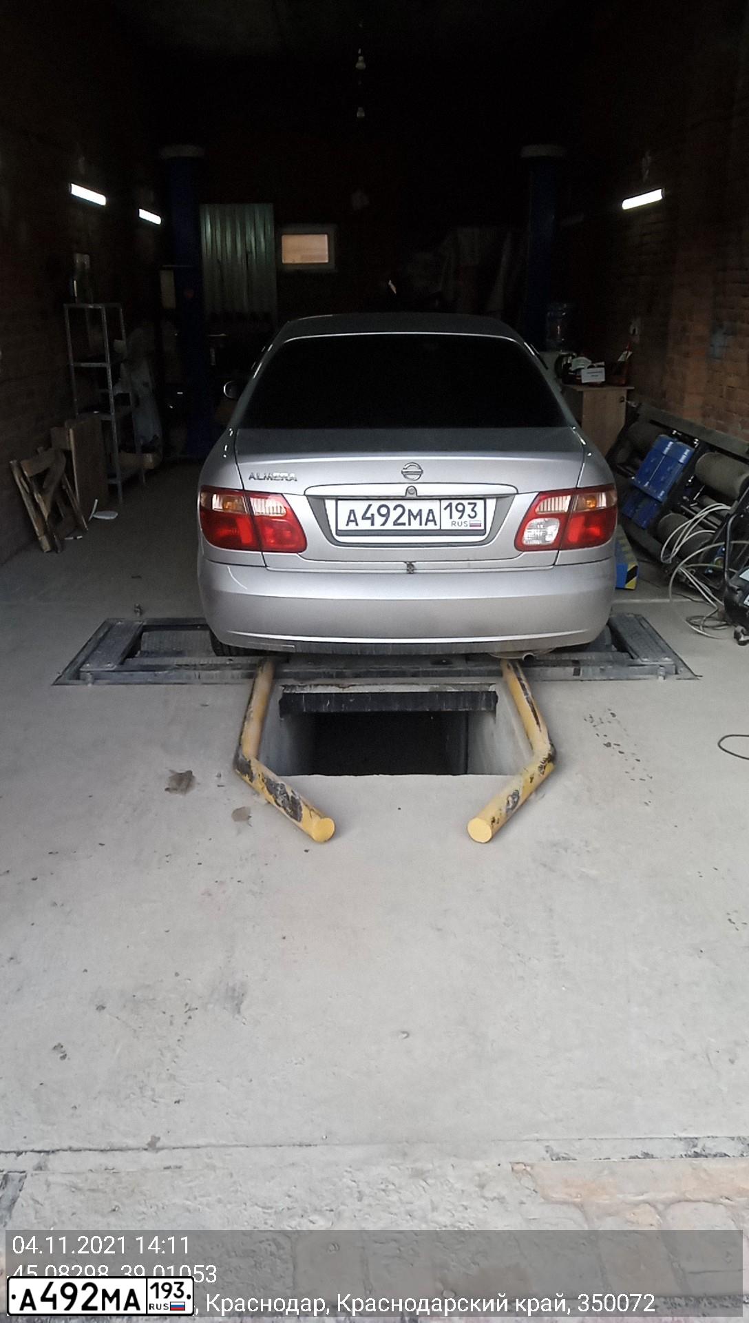 Фото автомобиля NISSAN ALMERA, 2005 — госномер А492МА193. Цвет: Серебристый