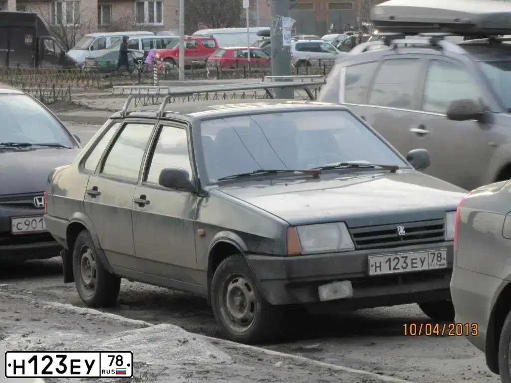 Фото автомобиля LADA 2109 SAMARA, 1996 — госномер Н123ЕУ78. Цвет: Темно-зеленый