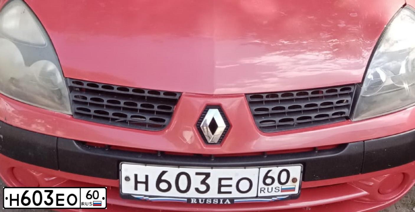 Фото автомобиля RENAULT CLIO, 2002 — госномер А842ТА60. Цвет: Красный