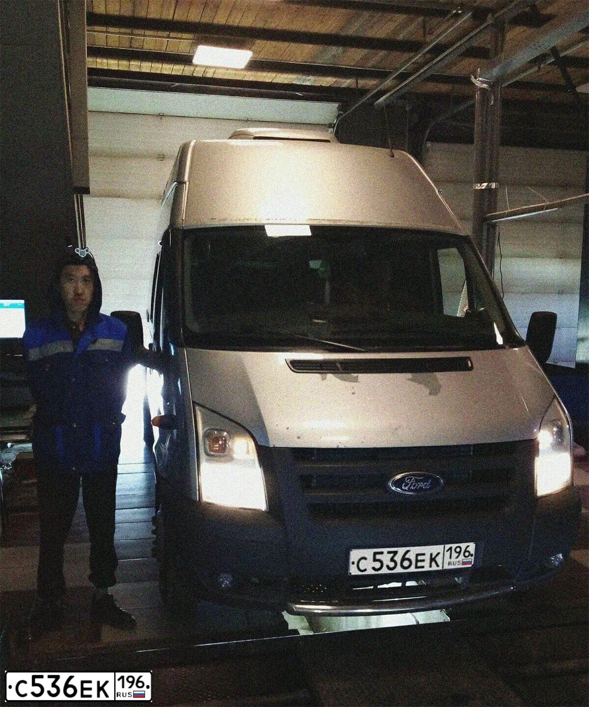 Фото автомобиля FORD TRANSIT, 2011 — госномер О984КУ159. Цвет: СЕРЕБРИСТЫЙ