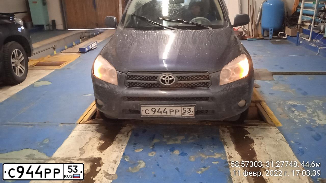 Фото автомобиля TOYOTA RAV4, 2006 — госномер С944РР53. Цвет: ТЕМНО-СИНИЙ