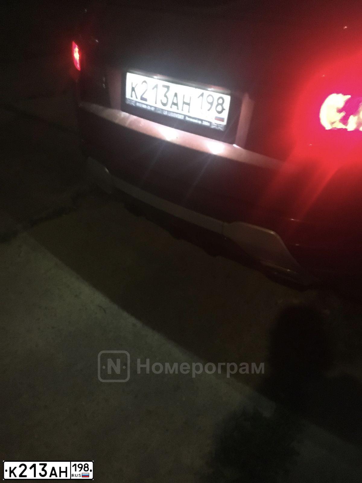 Фото автомобиля LANDROVER RANGE ROVER EVOQUE, 2012 — госномер Т570УЕ33. Цвет: Красный