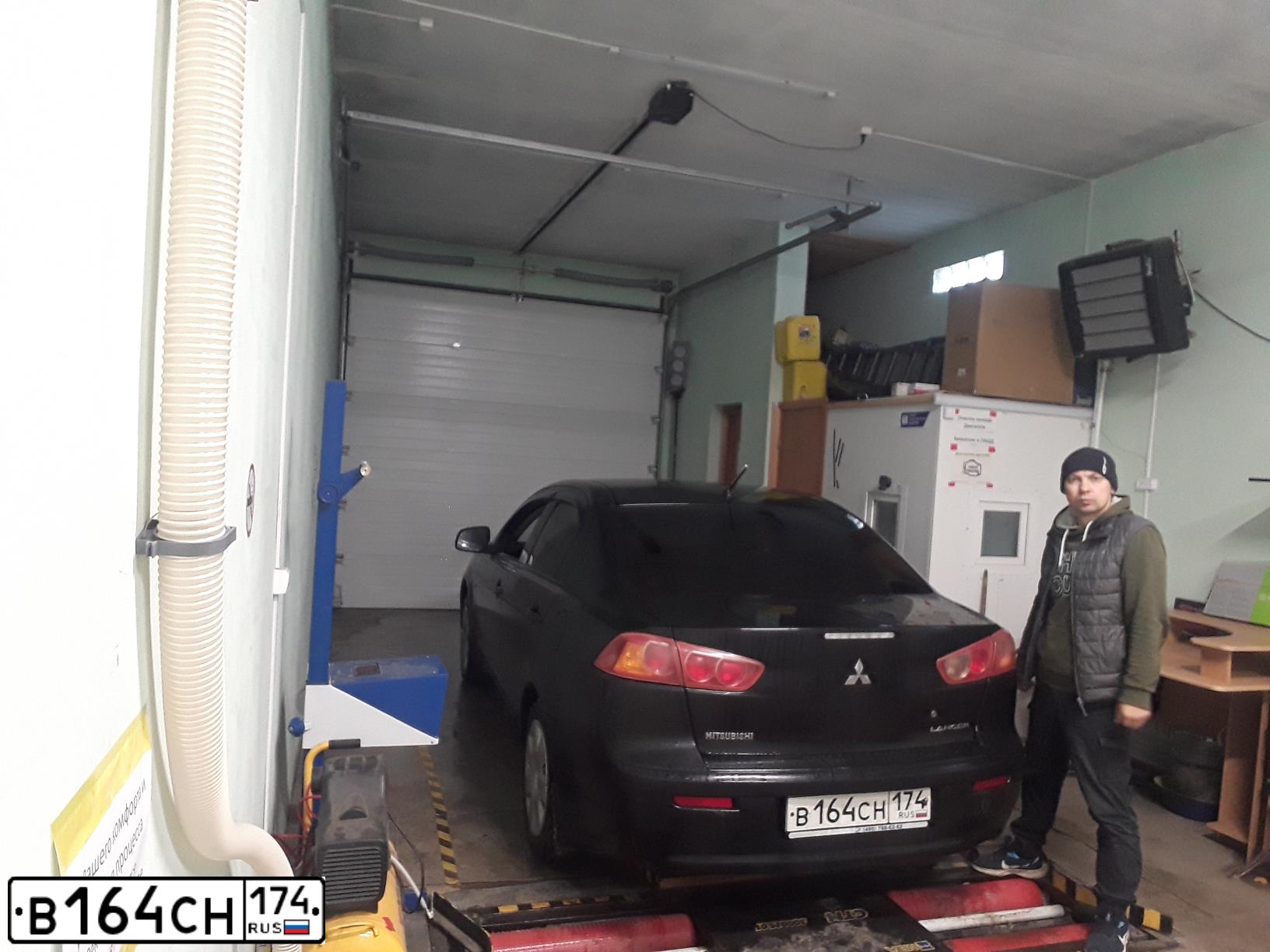 Фото автомобиля MITSUBISHI LANCER, 2008 — госномер В164СН174. Цвет: ЧЕРНЫЙ