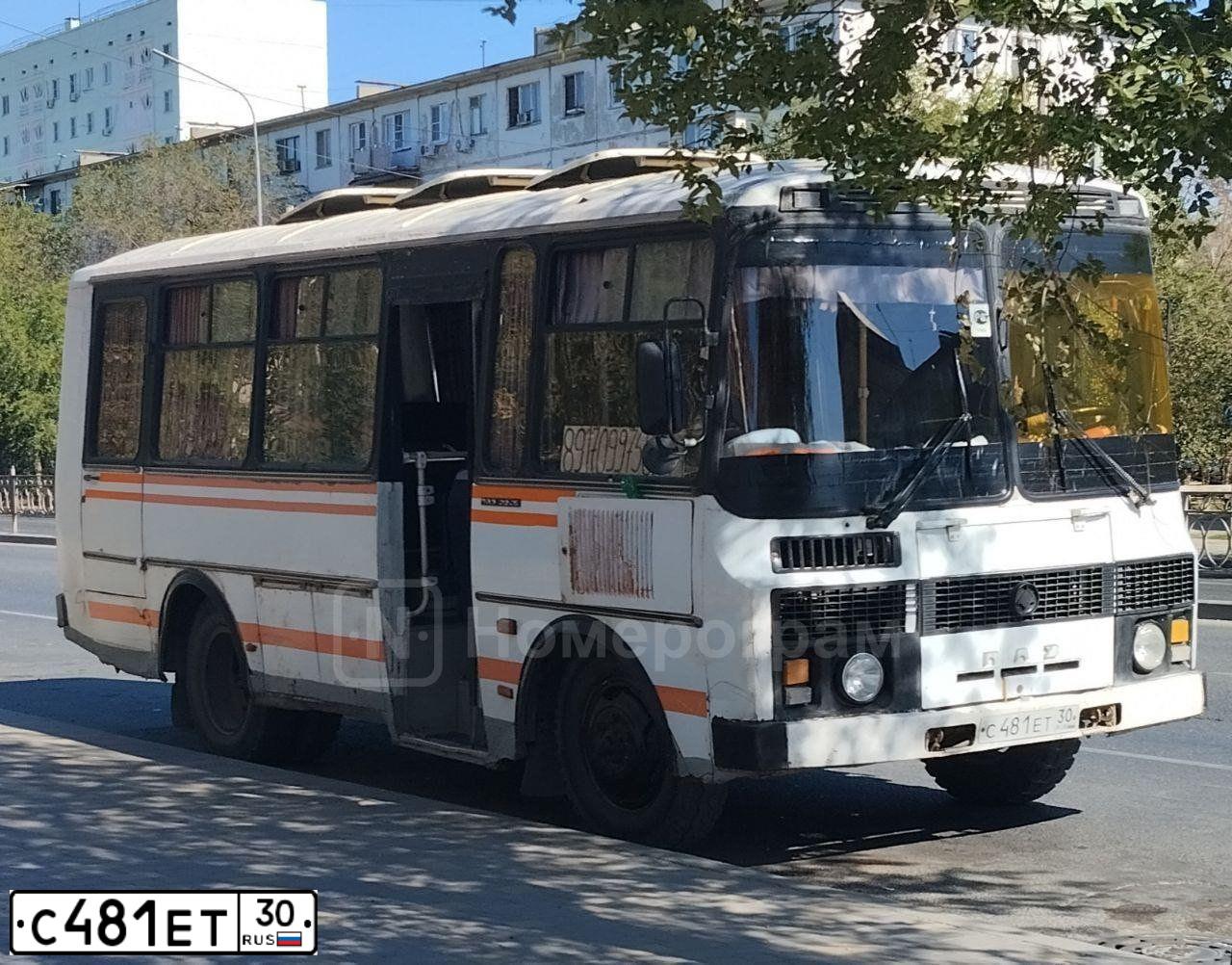 Фото автомобиля PAZ 3205, 1998 — госномер С481ЕТ30. Цвет: БЕЛО-ОРАНЖЕВЫЙ