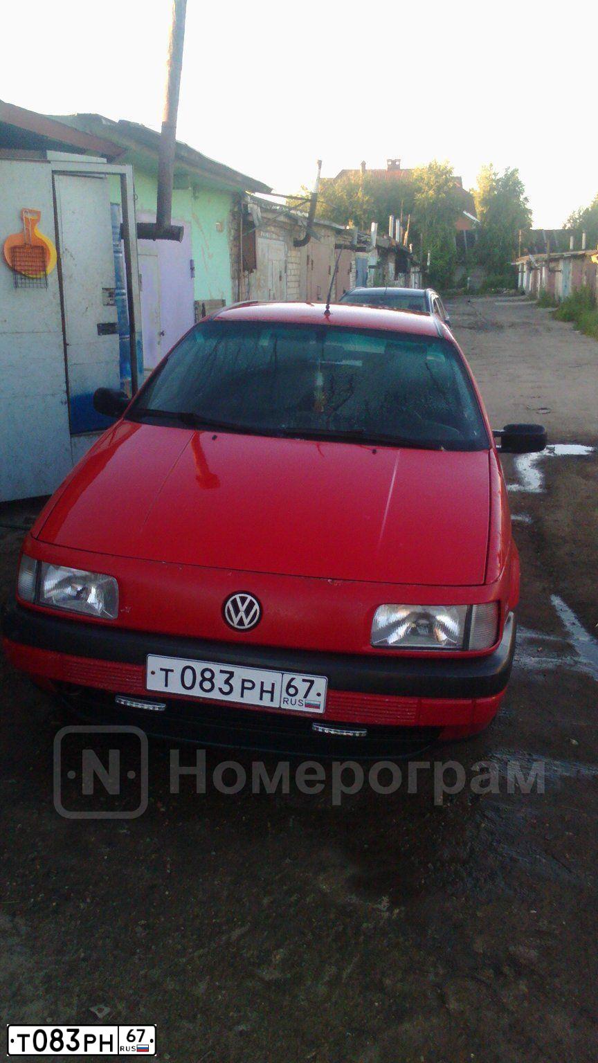 Фото автомобиля VOLKSWAGEN PASSAT, 1992 — госномер Т083РН67. Цвет: КРАСНЫЙ