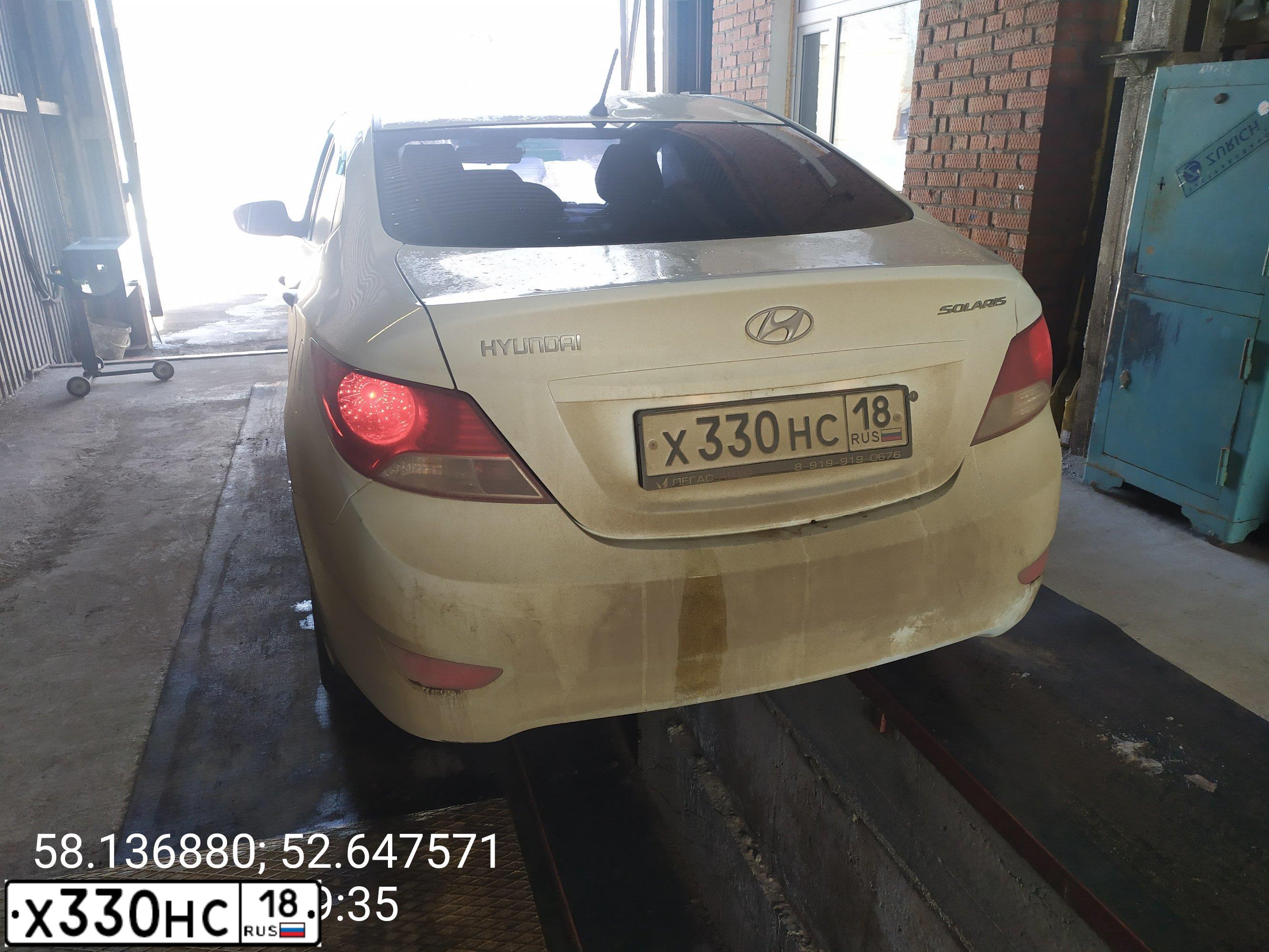 Фото автомобиля HYUNDAI SOLARIS, 2012 — госномер Х330НС18. Цвет: Белый
