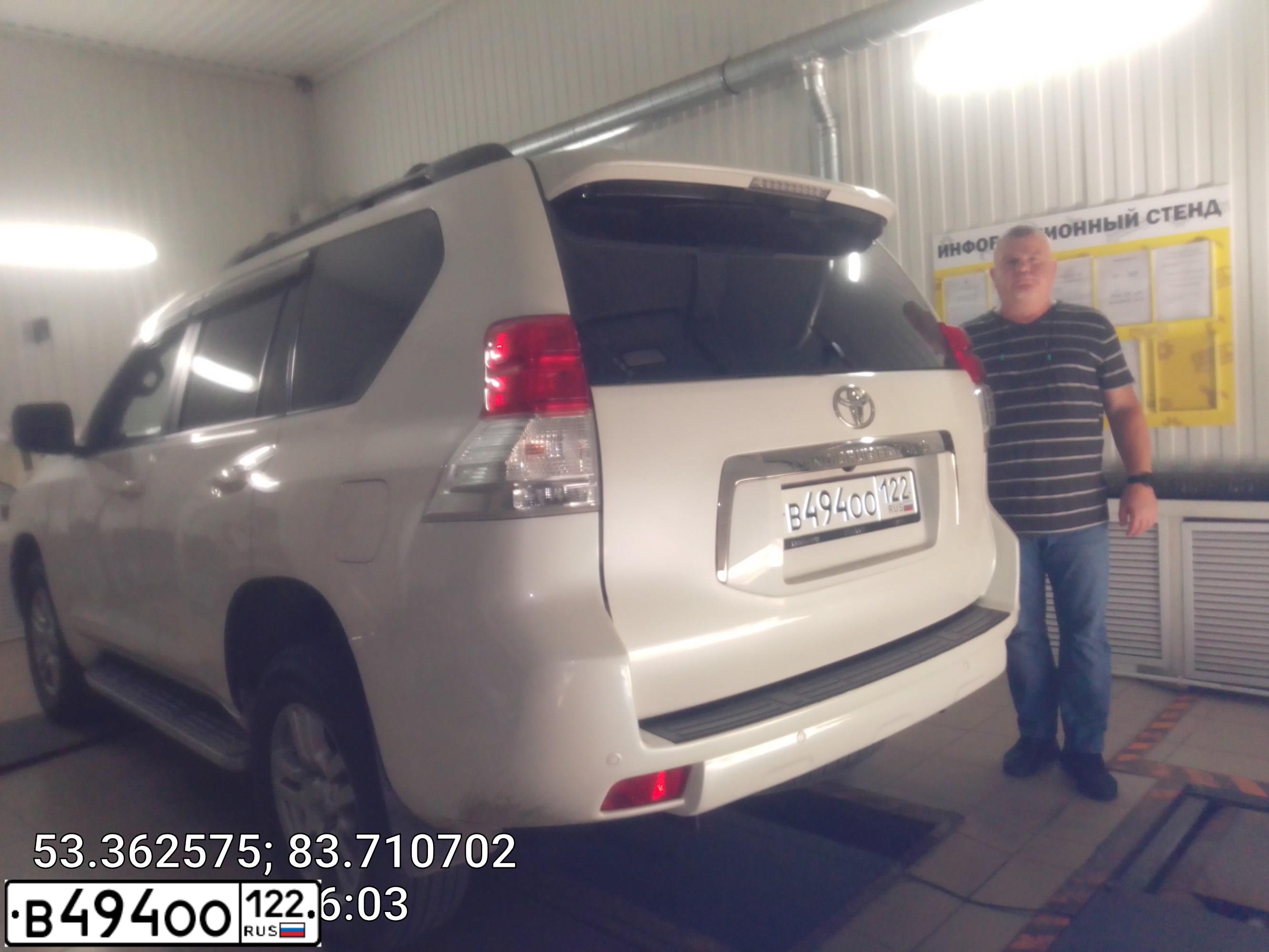 Фото автомобиля TOYOTA LANDCRUISER, 2010 — госномер У626ХВ22. Цвет: Белый