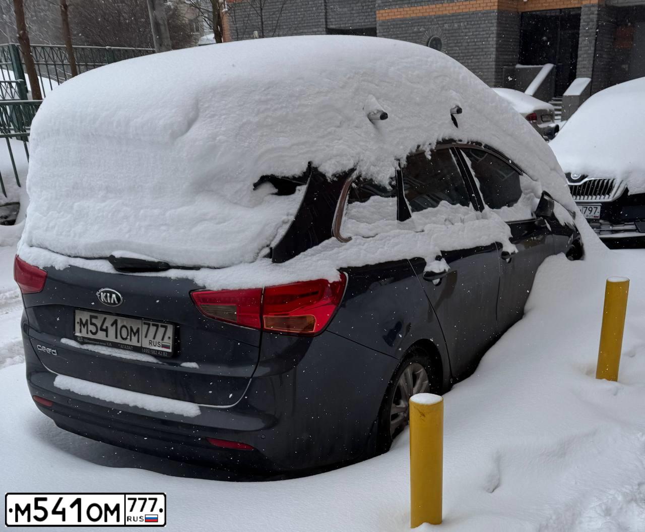 Фото автомобиля KIA CEE'D, 2015 — госномер М541ОМ777. Цвет: Серый