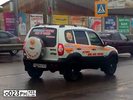 Фото автомобиля CHEVROLET NIVA, 2015 — госномер О023РН123. Цвет: ЯРКО-БЕЛЫЙ