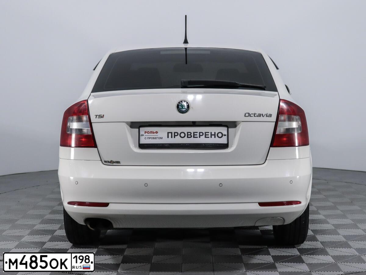 Фото автомобиля SKODA OCTAVIA, 2011 — госномер М665УМ198. Цвет: Белый