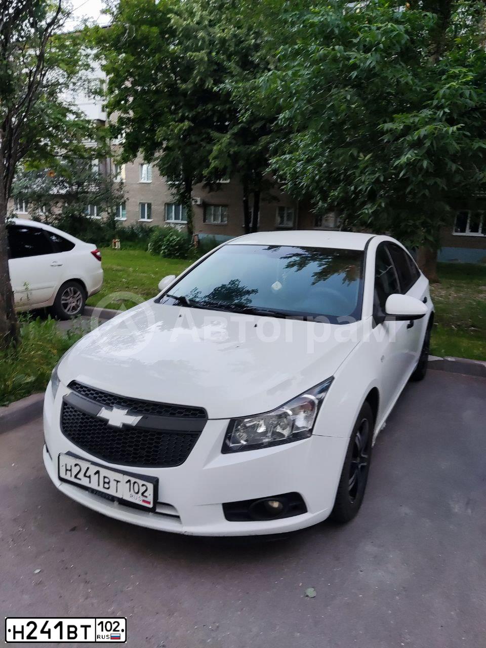 Фото автомобиля CHEVROLET CRUZE, 2012 — госномер Н241ВТ102. Цвет: Белый