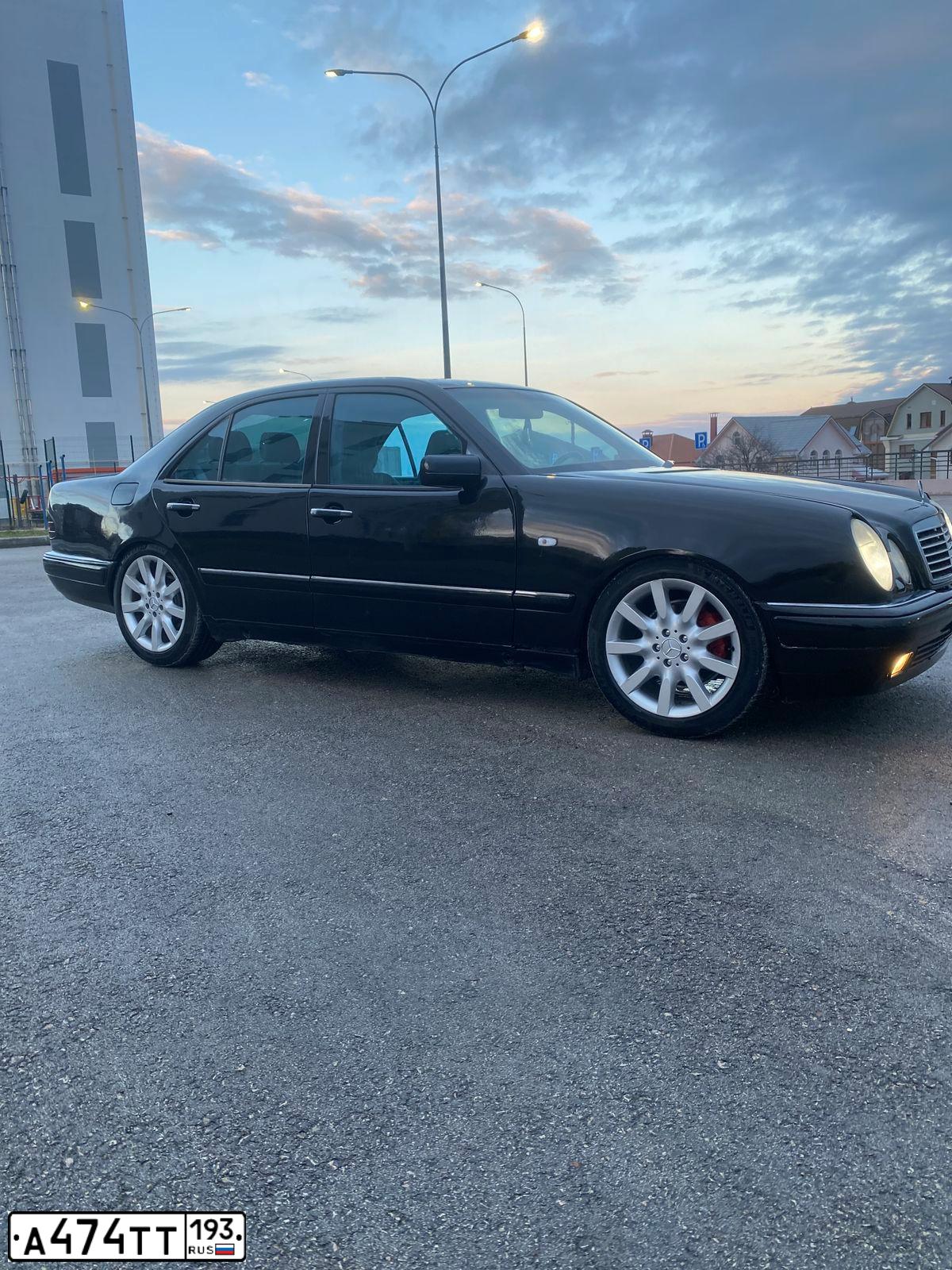 Фото автомобиля MERCEDES E-KLASSE, 1999 — госномер А474ТТ193. Цвет: ЧЕРНЫЙ