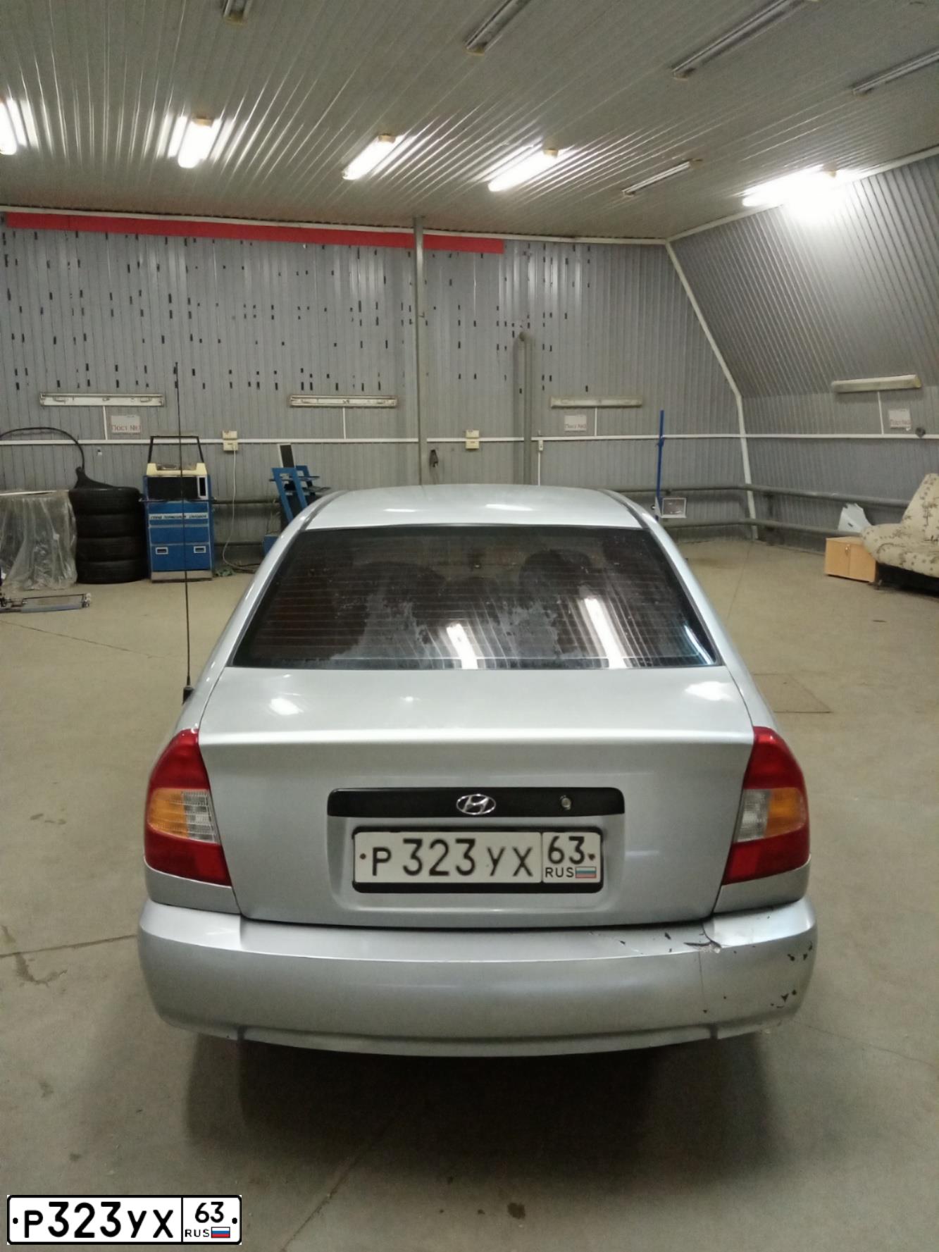 Фото автомобиля TAGAZ ACCENT, 2004 — госномер Р323УХ63. Цвет: серебристый