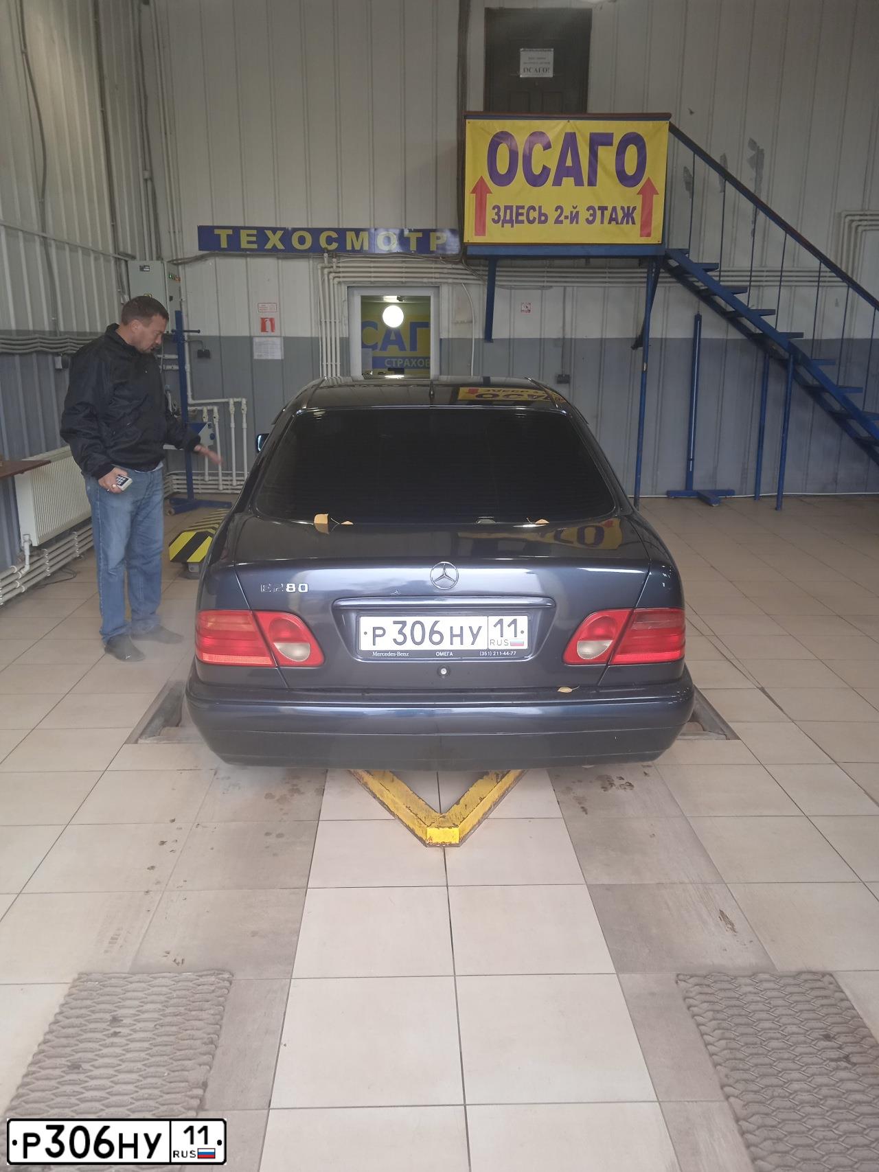 Фото автомобиля MERCEDES-BENZ E-CLASS, 1998 — госномер Е055КС11
