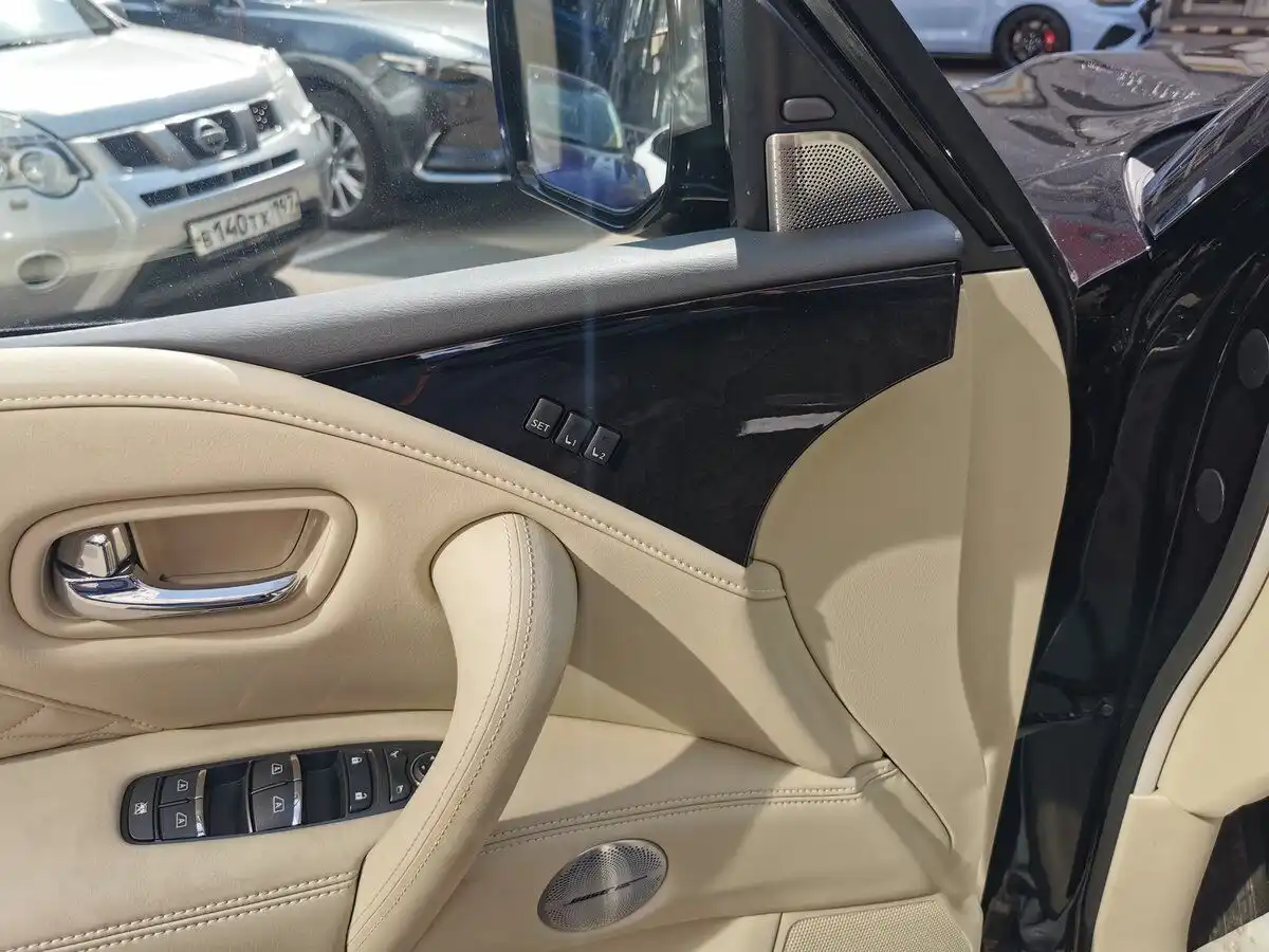 Фото автомобиля NISSAN X-TRAIL, 2012 — госномер В140ТХ197. Цвет: Серебристый