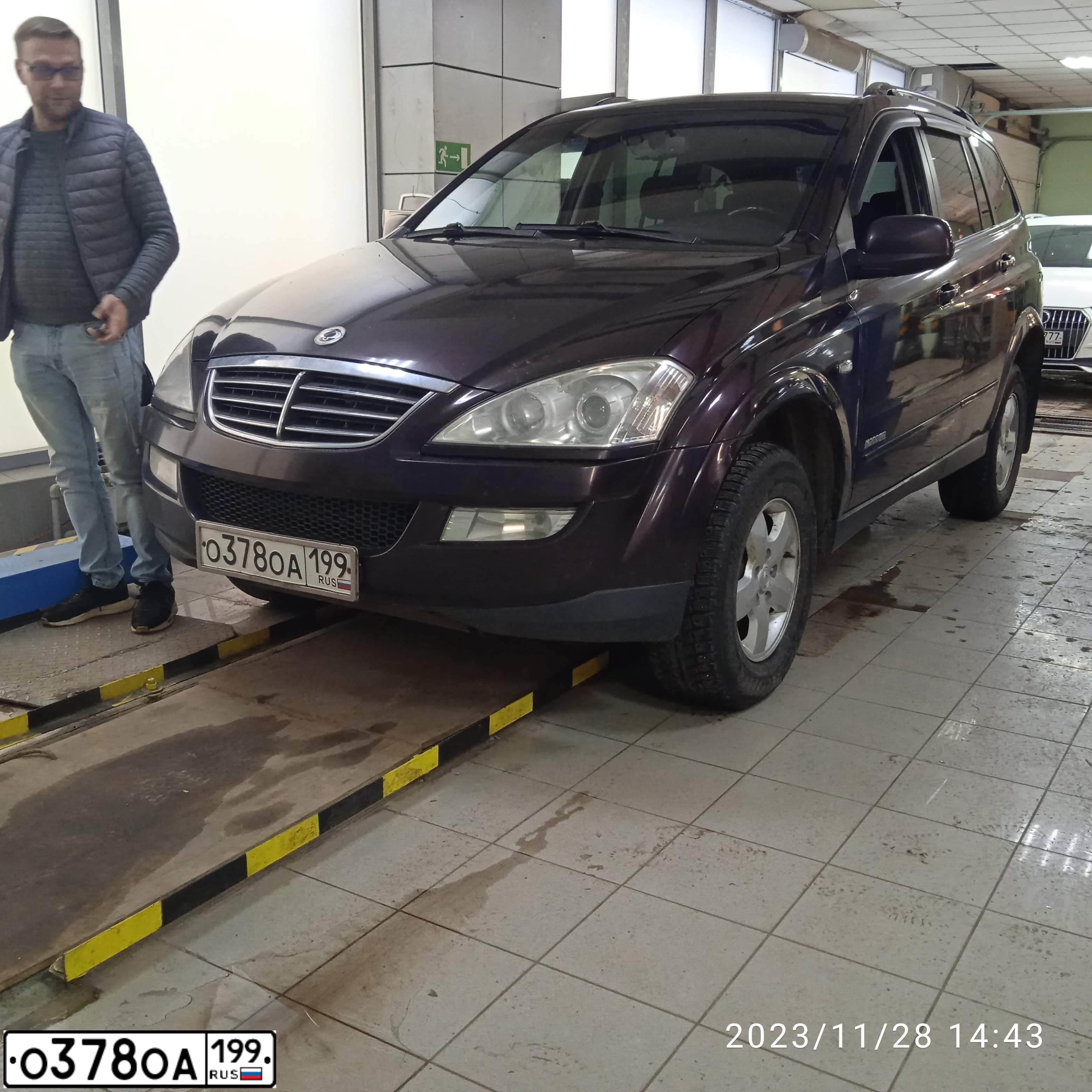 Фото автомобиля SSANGYONG KYRON, 2008 — госномер О378ОА199. Цвет: ТЕМНО-БОРДОВЫЙ