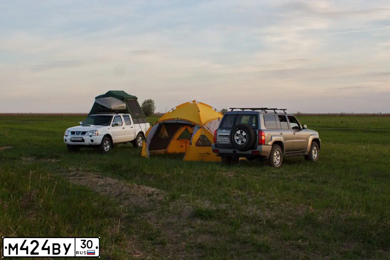 Фото автомобиля NISSAN PATROL, 2005 — госномер О463ЕР977. Цвет: СЕРЫЙ