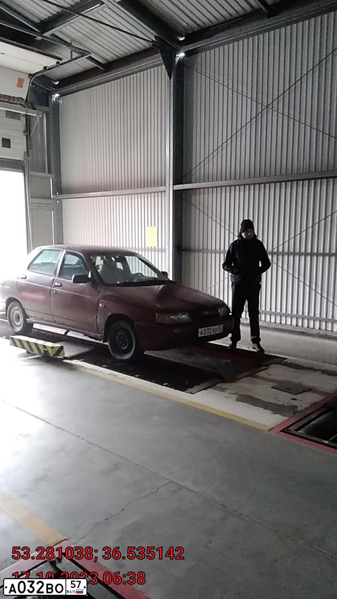 Фото автомобиля LADA 2110 LADA, 2004 — госномер Р810ВХ46. Цвет: Красный