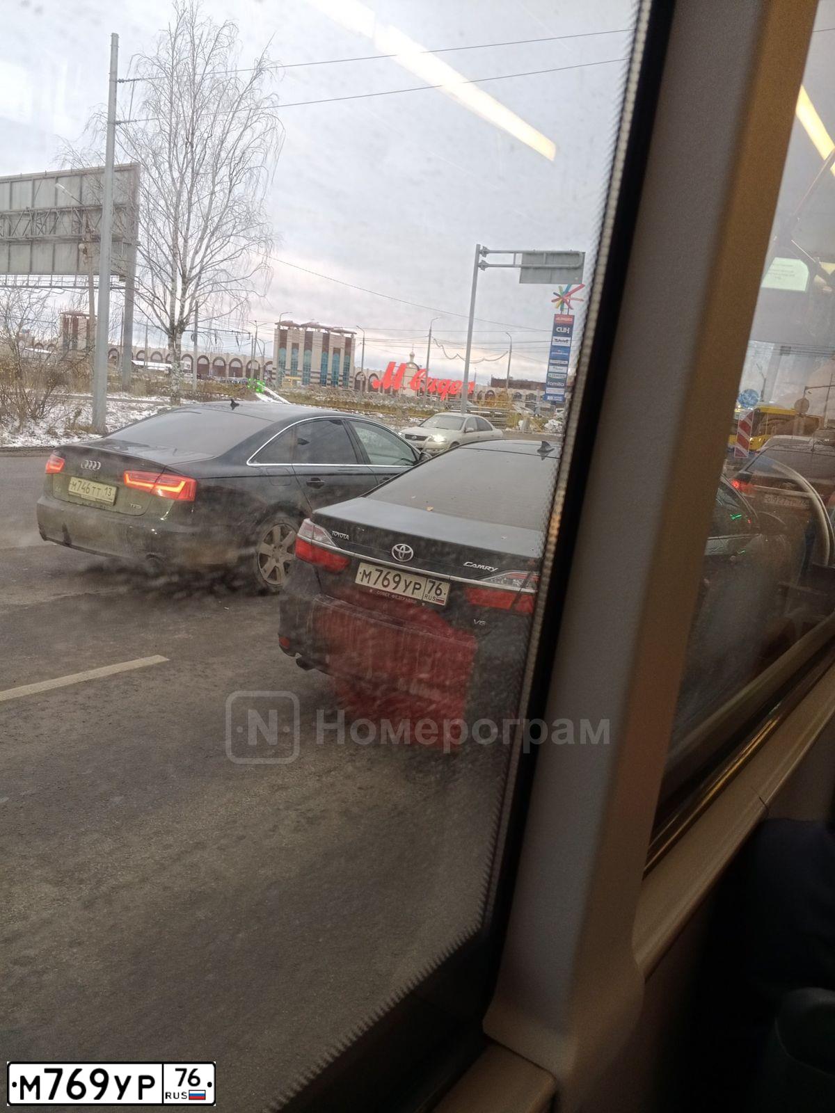 Фото автомобиля TOYOTA CAMRY, 2014 — госномер О006ОК77. Цвет: ЧЕРНЫЙ