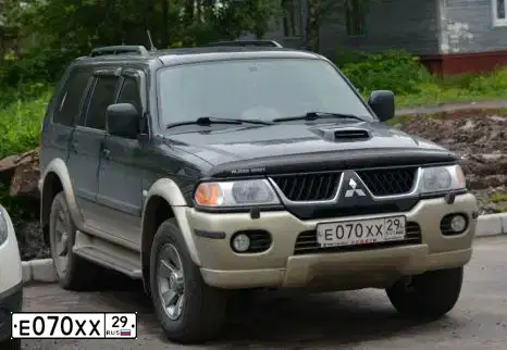 Фото автомобиля MITSUBISHI PAJERO SPORT, 2008 — госномер Е070ХХ29. Цвет: ЧЕРНЫЙ