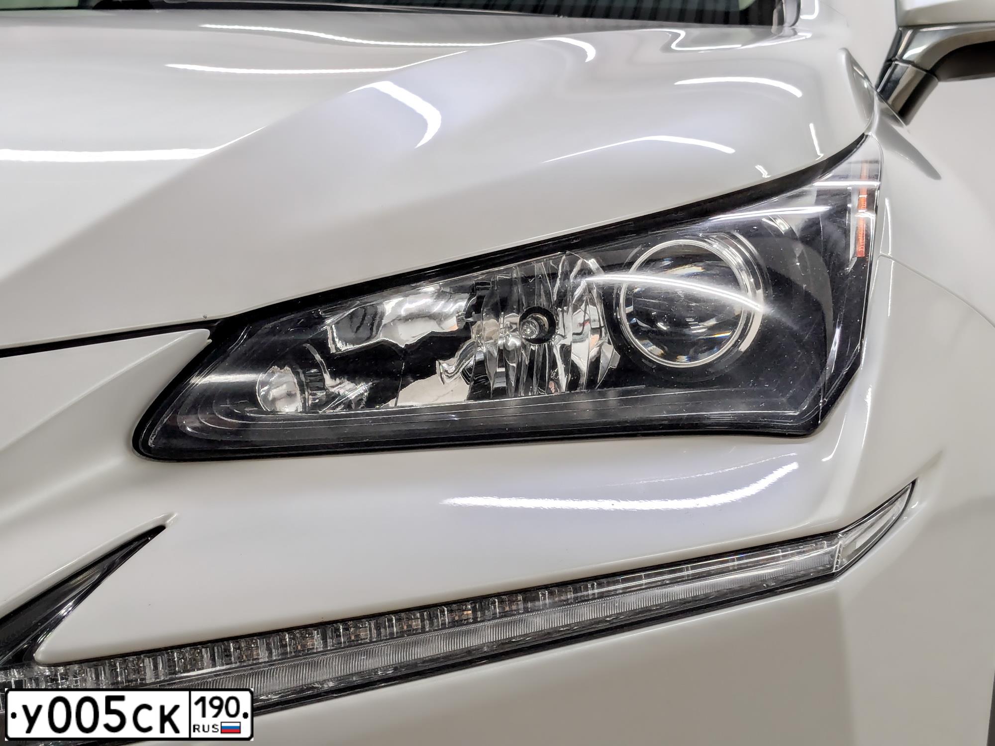 Фото автомобиля MITSUBISHI OUTLANDER, 2012 — госномер У005СК190. Цвет: ЧЕРНЫЙ