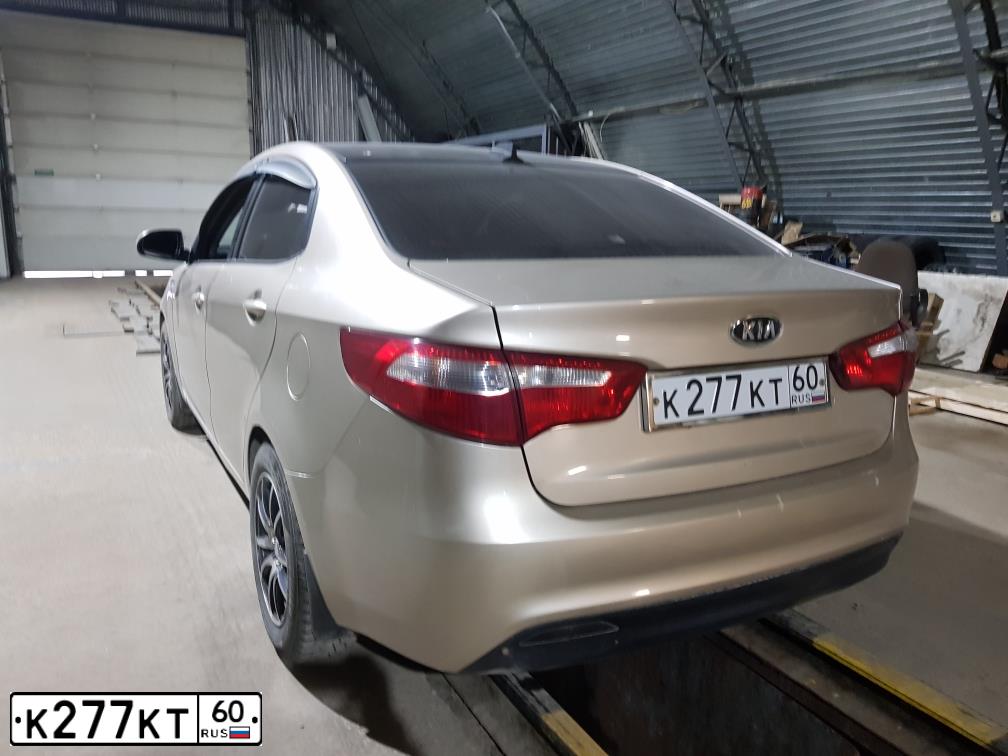 Фото автомобиля KIA RIO, 2012 — госномер К277КТ60. Цвет: БЕЖЕВЫЙ