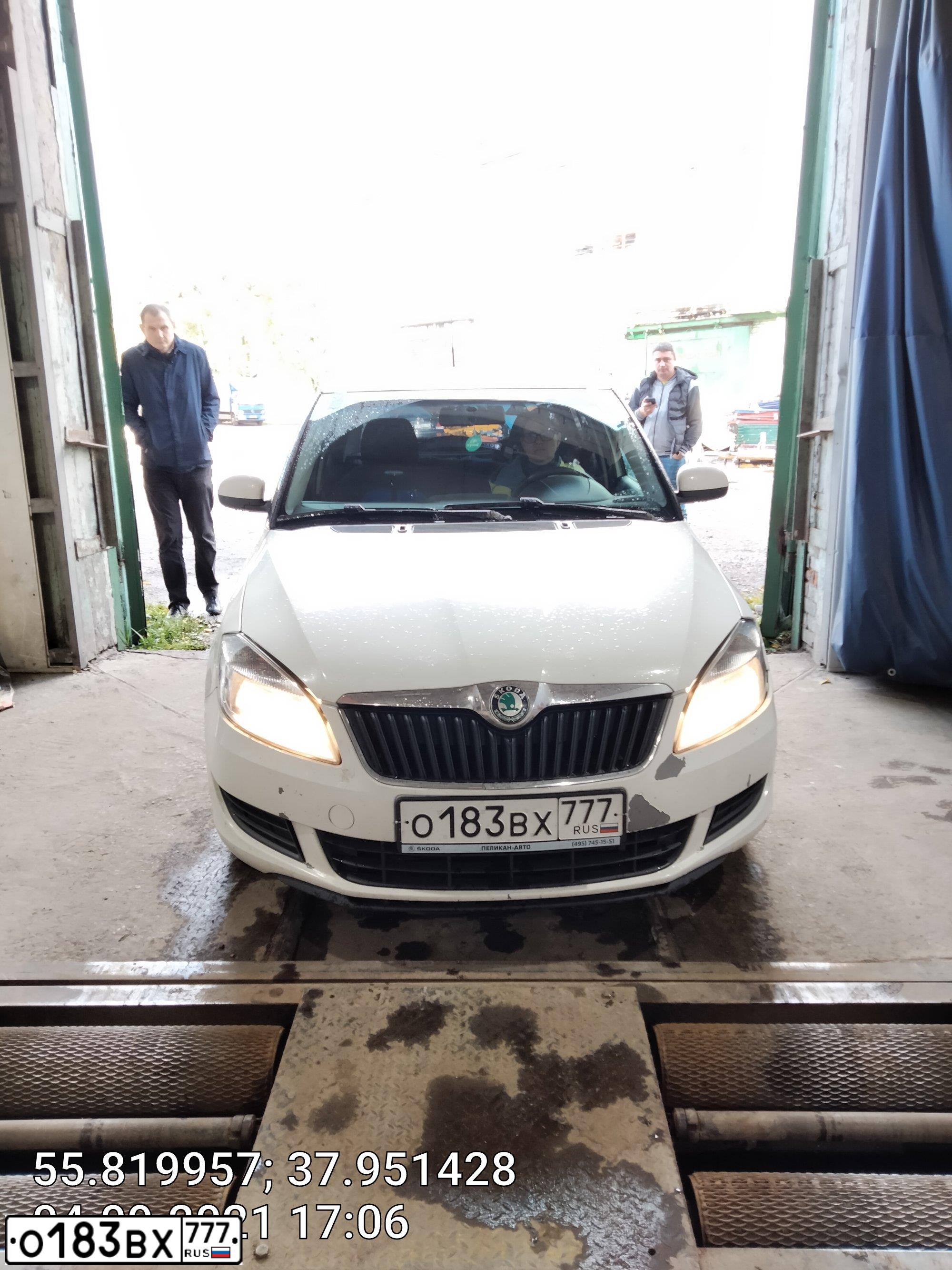 Фото автомобиля SKODA FABIA, 2011 — госномер В036РЕ790