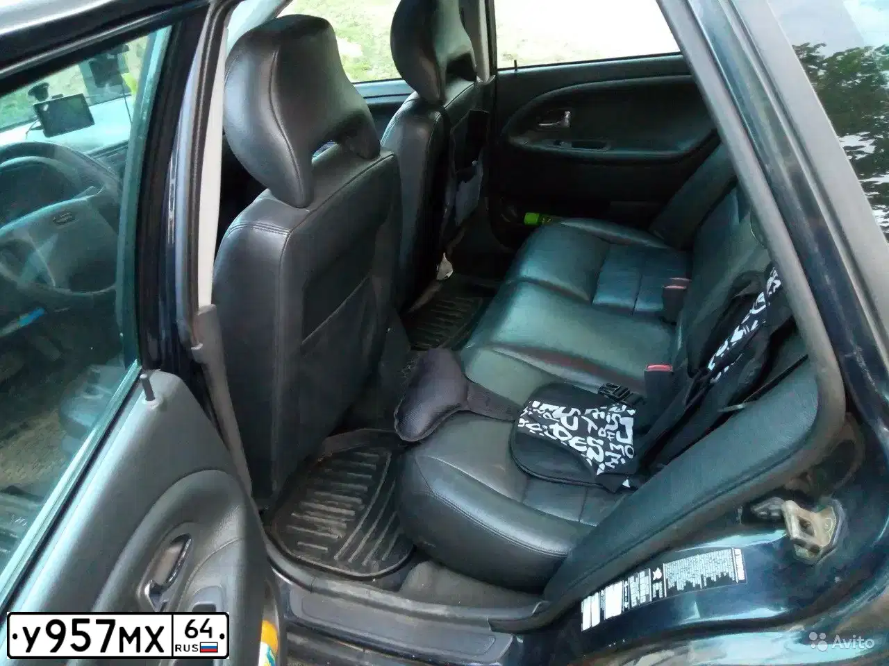 Фото автомобиля VOLVO V40, 2000 — госномер У957МХ64. Цвет: ТЕМНО СИНИЙ