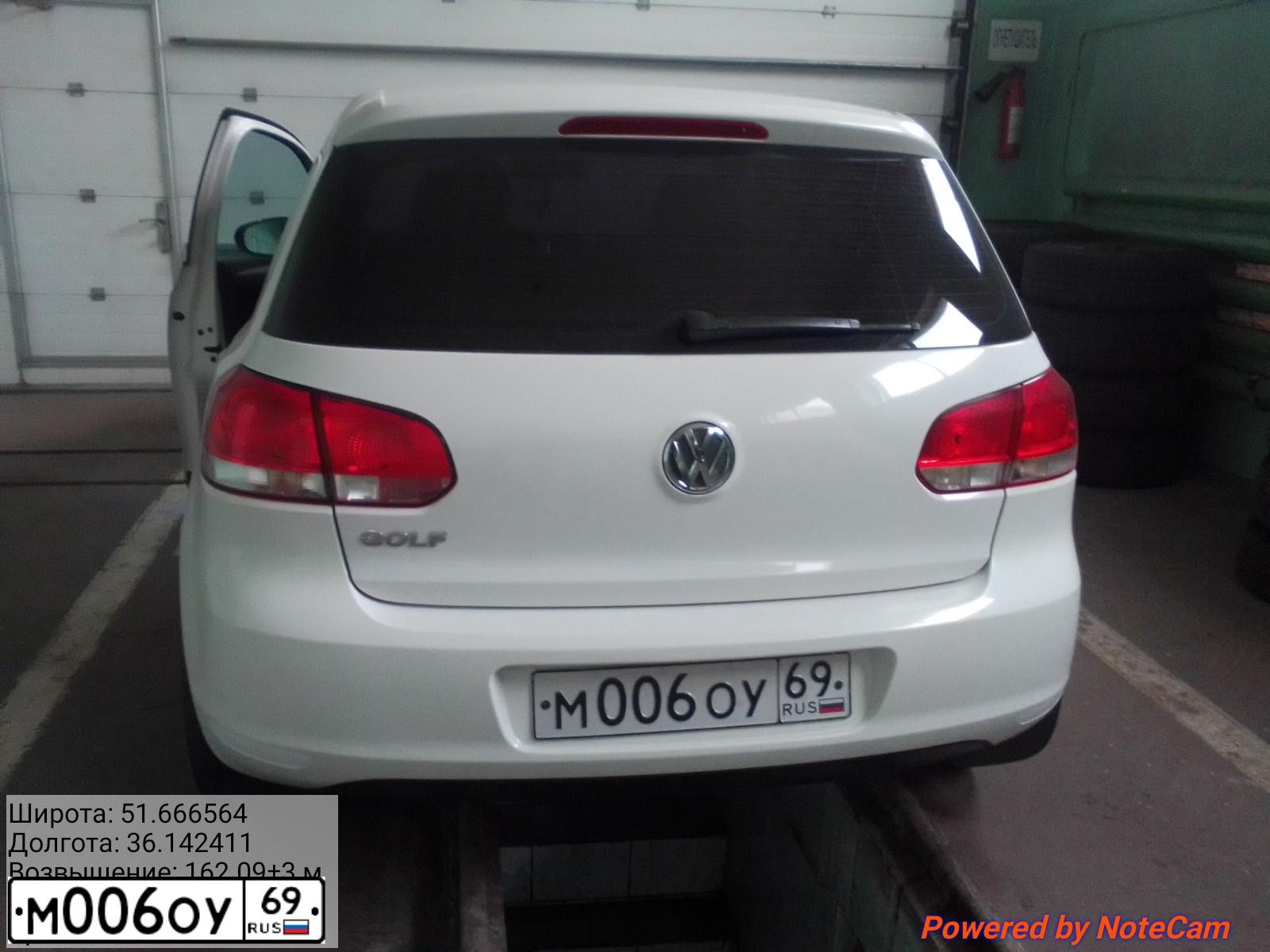Фото автомобиля VOLKSWAGEN GOLF, 2010 — госномер М006ОУ69. Цвет: Белый