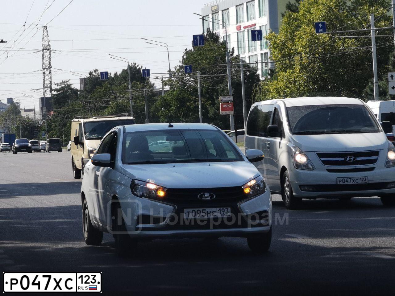 Фото автомобиля HYUNDAI GRAND STAREX, 2011 — госномер К270ТЕ193. Цвет: Белый