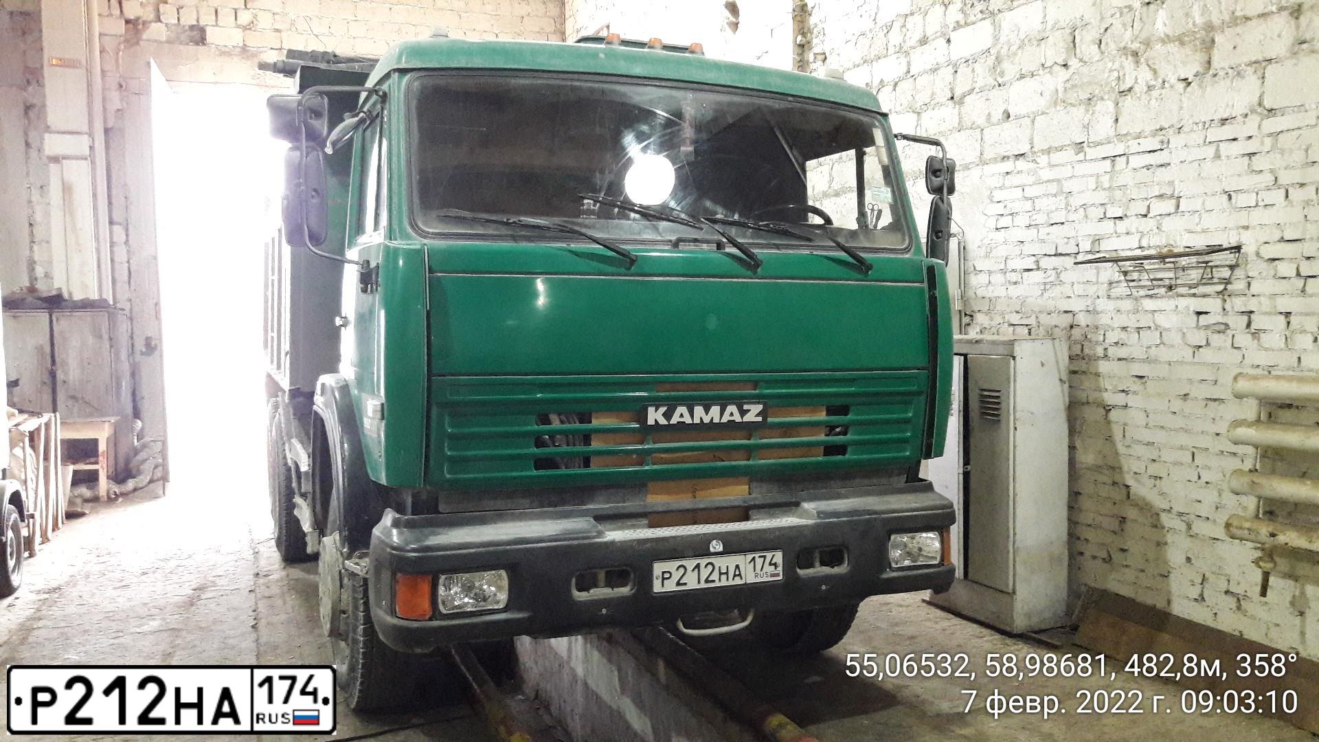 Фото автомобиля KAMAZ 65115 /6X4/, 2011 — госномер Р212НА174. Цвет: ЗЕЛЕНЫЙ