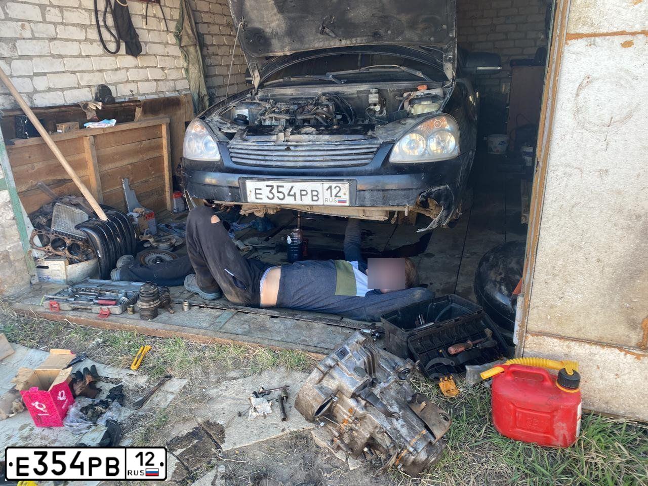 Фото автомобиля LADA 2172 PRIORA, 2010 — госномер Е354РВ12. Цвет: СИНЕ-ЧЕРНЫЙ
