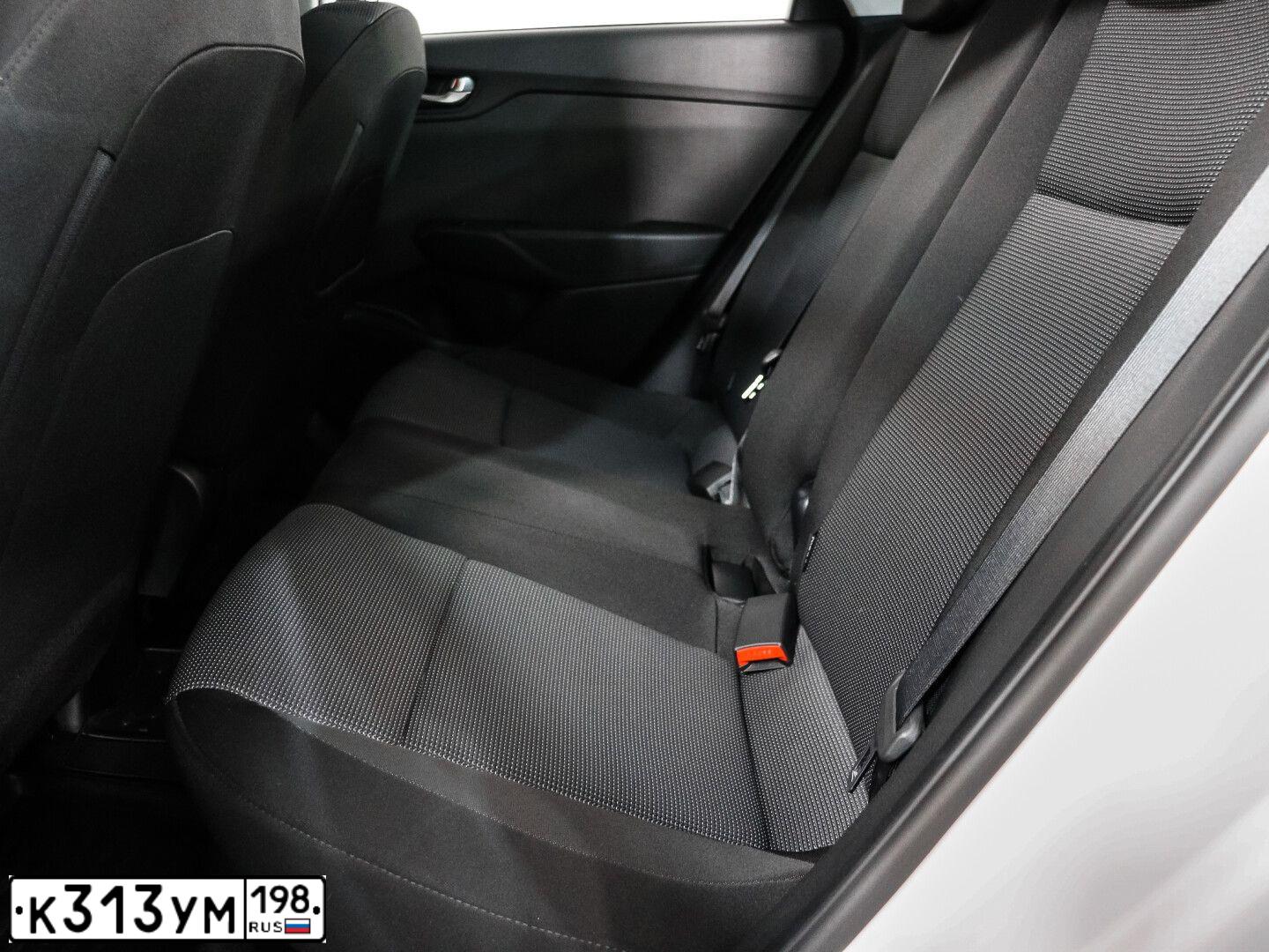 Фото автомобиля HYUNDAI SOLARIS, 2021 — госномер Н865ЕХ21. Цвет: Белый